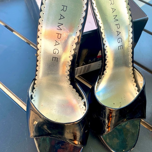 Black patent slides - Picture 1 of 6